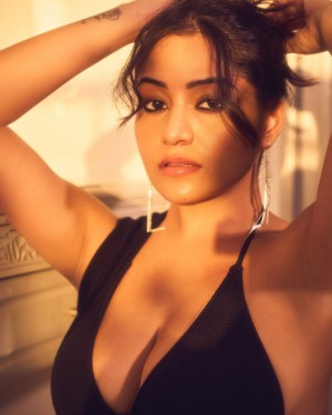 Simran Kaur Photo #16