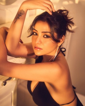 Simran Kaur Photo #17