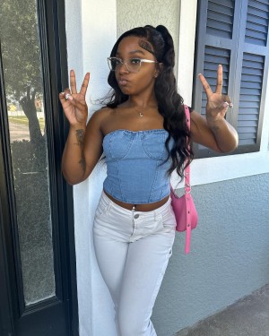 Thefamoustati Photo #19