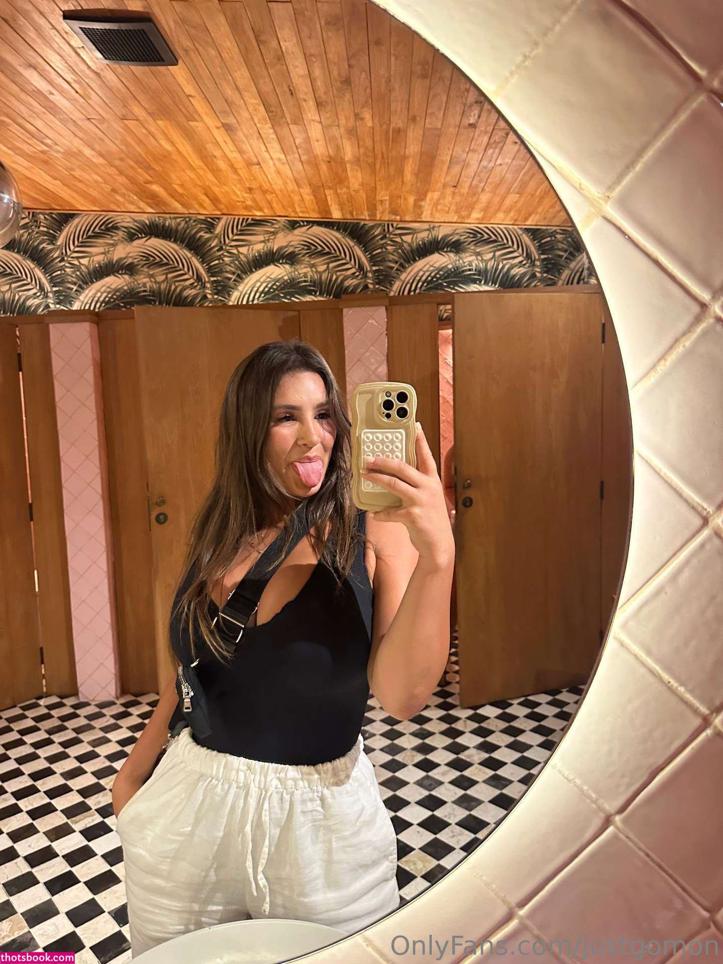 Monique Hristovska Photo #51