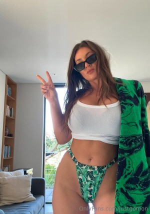 Monique Hristovska Photo #66