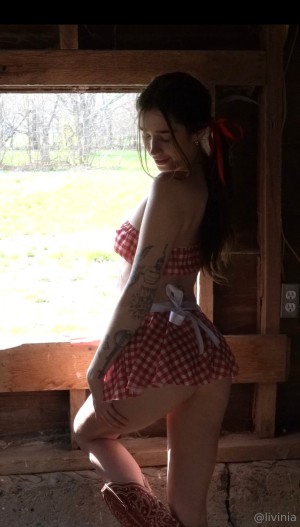 Livinia Roberts Photo #109