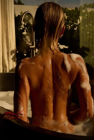 Julia Cavanagh Photo #23