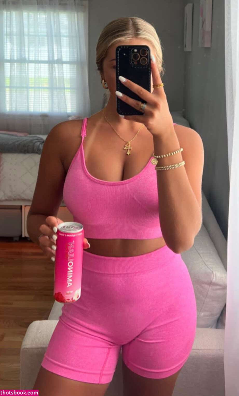 Olivia Hillery Photo #19