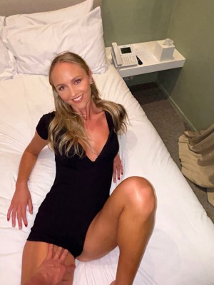 anniekknight Photo #18