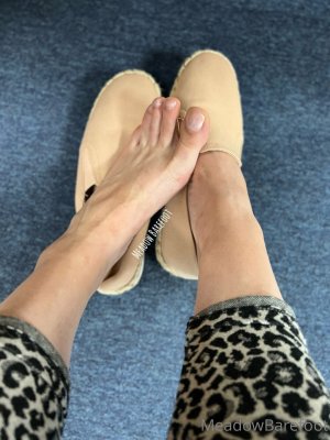 Meadow Barefoot Photo #24