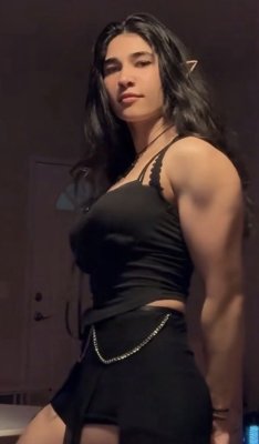 Naila Iqbal Photo #18