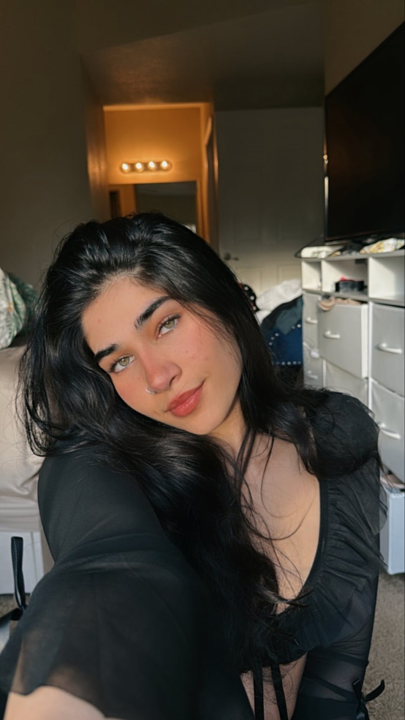 Naila Iqbal Photo #27