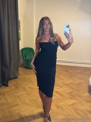 Elaine Victoria Photo #11