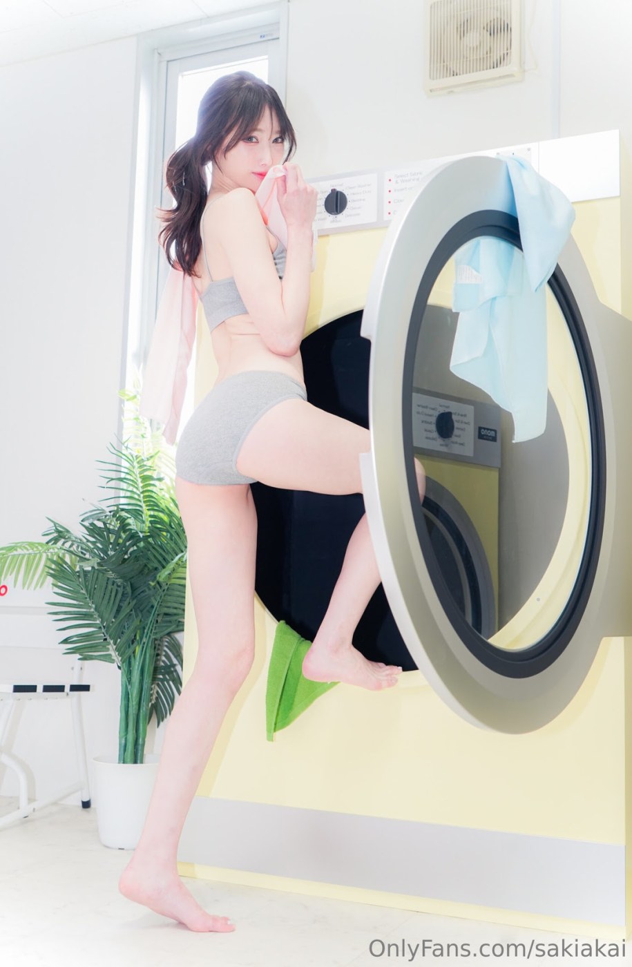 Saki Akai Photo #21