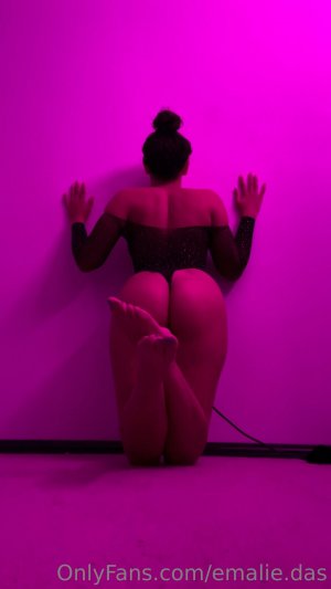 Emalie Das Photo #32