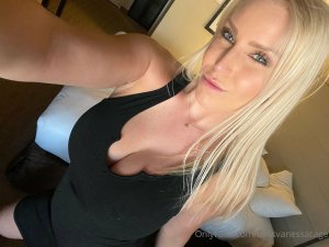 Vanessa Cage Photo #8