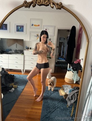 Arryn Zech Photo #394