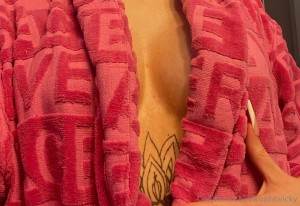 Woah Vicky Photo #24