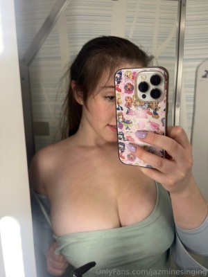 Jazmine Singing Photo #122