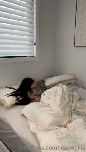 Jess Wallis Photo #1