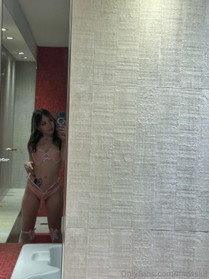 Mewslut Photo #98