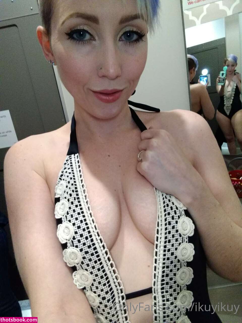 Ikuy Cosplayer Photo #22