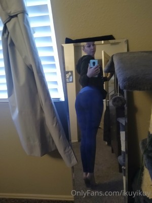 Ikuy Cosplayer Photo #12