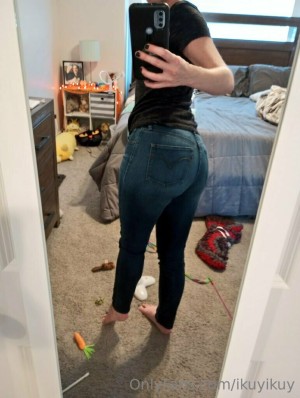 Ikuy Cosplayer Photo #52