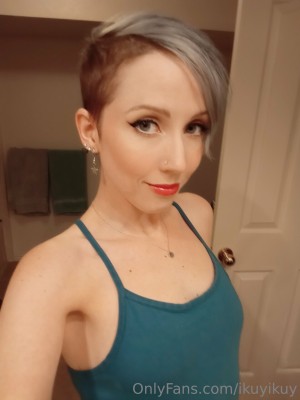 Ikuy Cosplayer Photo #100