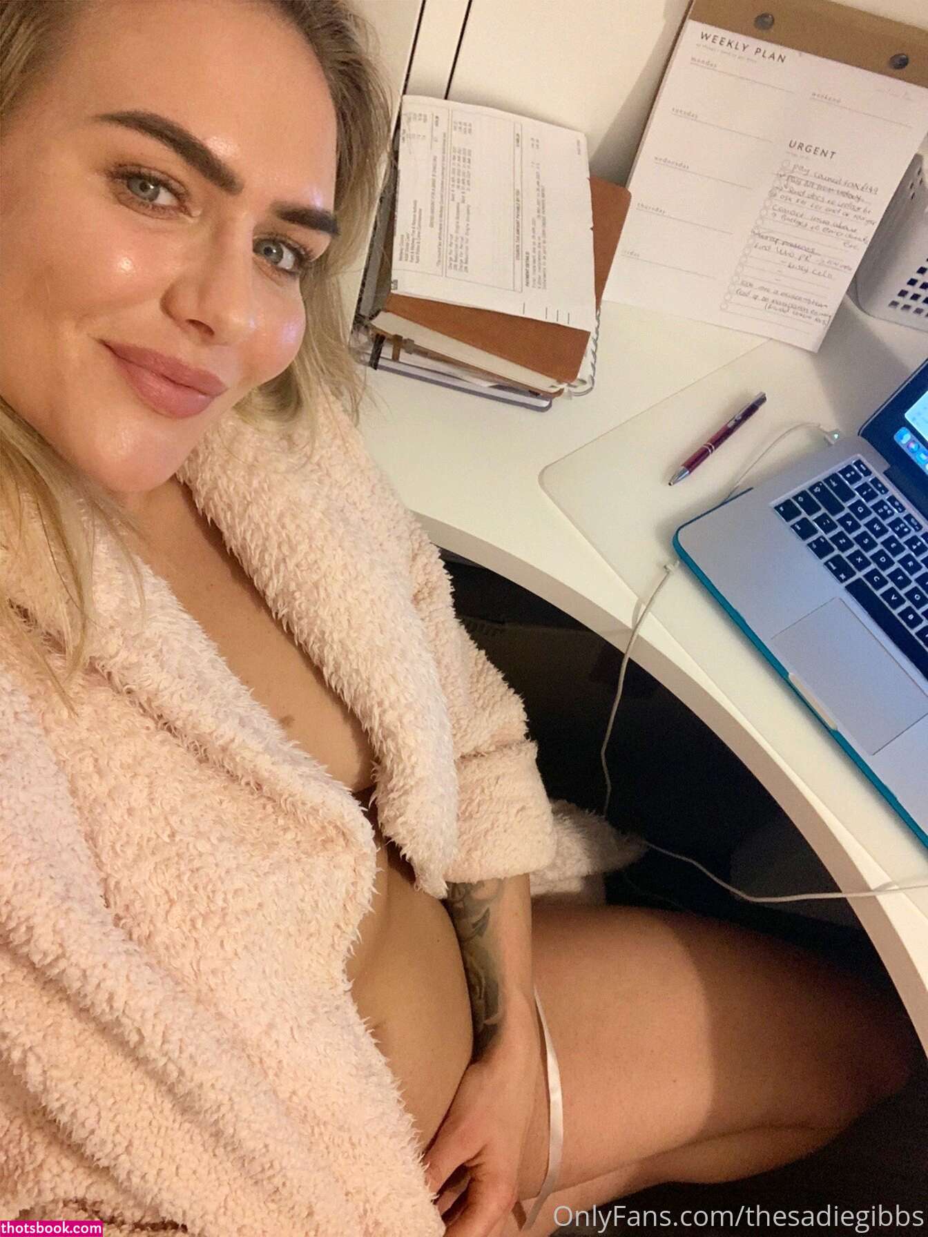 Sadie Gibbs Photo #10