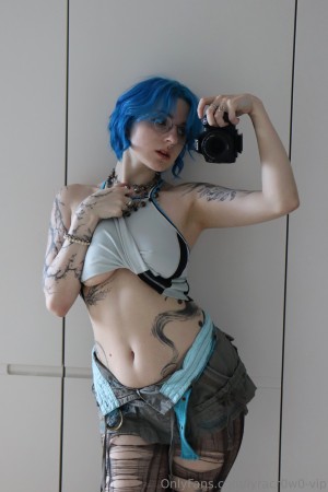 Lyra Crow Photo #644