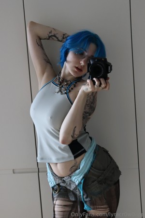 Lyra Crow Photo #645