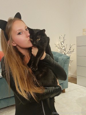 Allie Surfer Photo #114