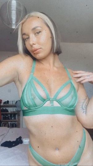 hotchickmeg Photo #152