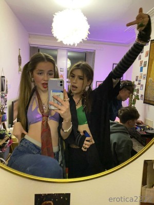 erotica2222 Photo #130