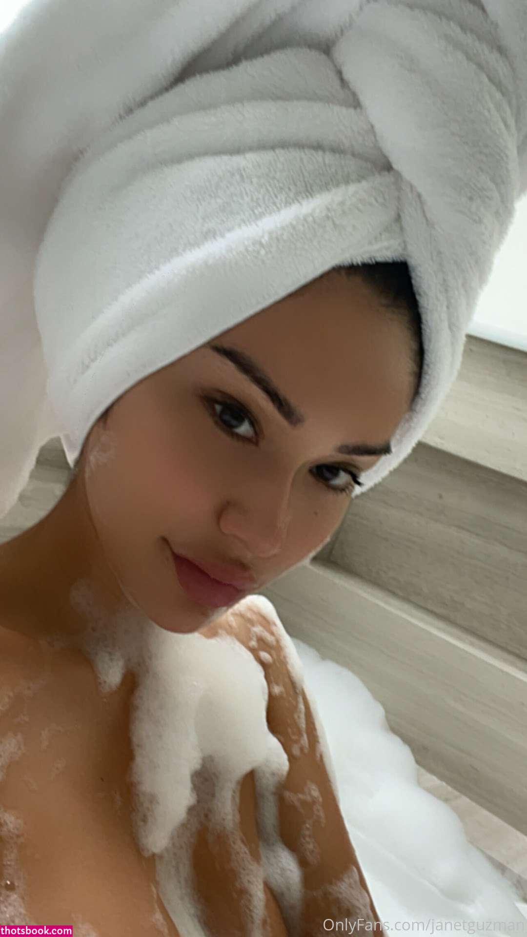 Janet Guzman Photo #29