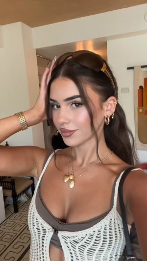 Leah Halton Photo #10