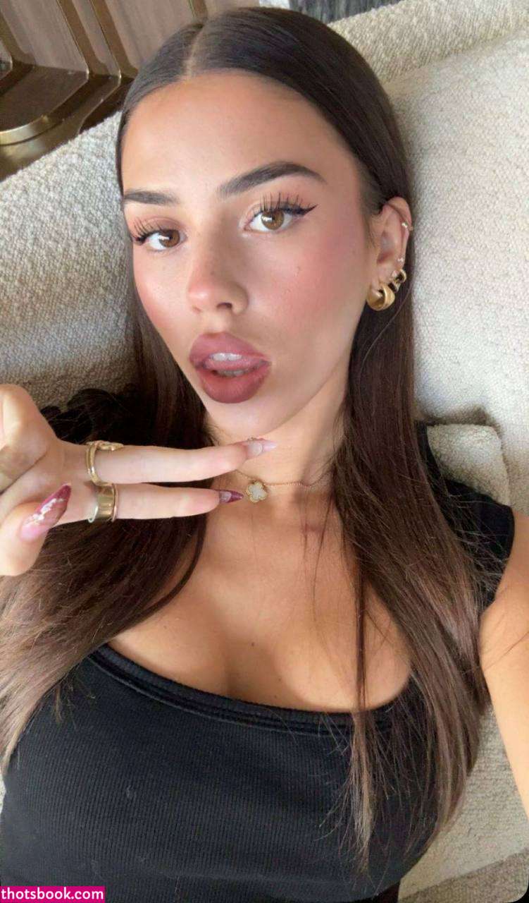 Leah Halton Photo #30