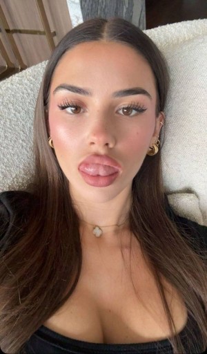 Leah Halton Photo #33