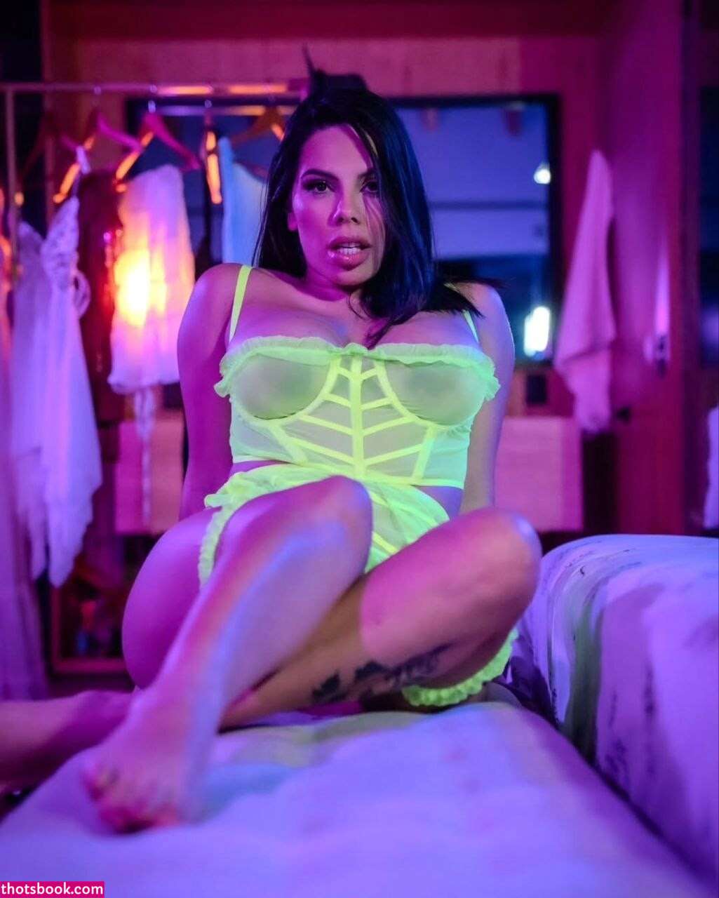 Lizbeth Rodriguez Photo #14