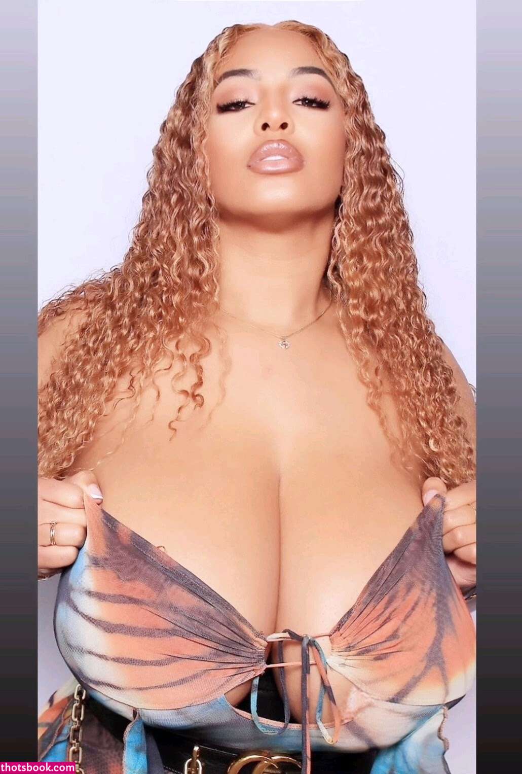 Persephanii Photo #23