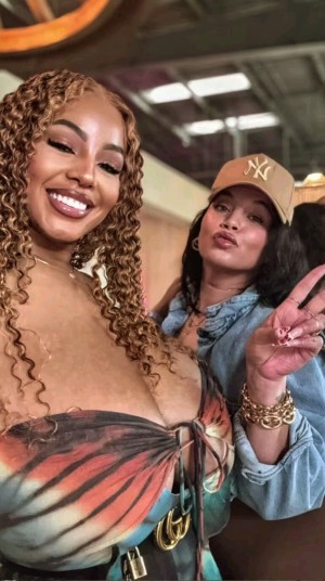 Persephanii Photo #24