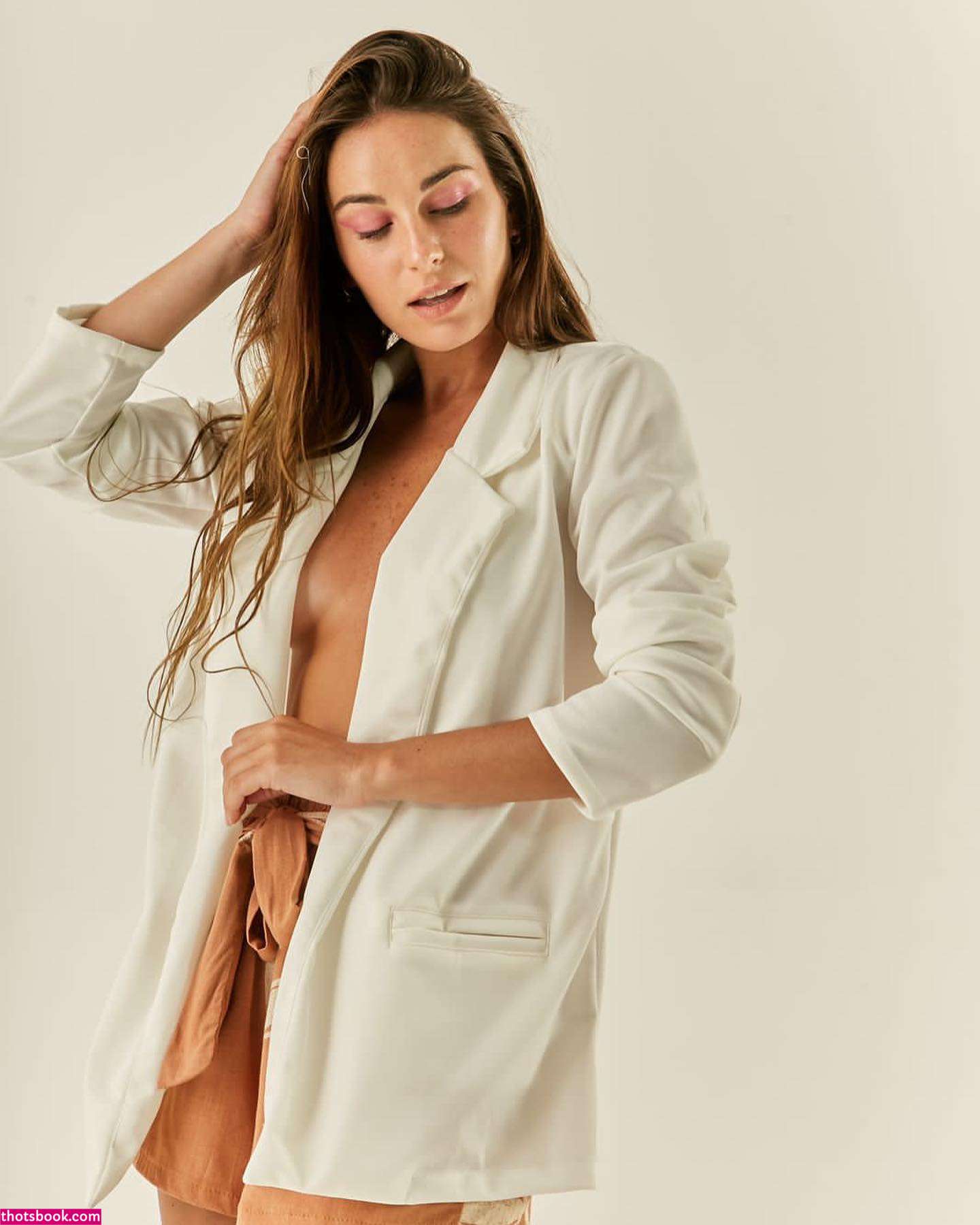 Victoria Paleo Photo #18