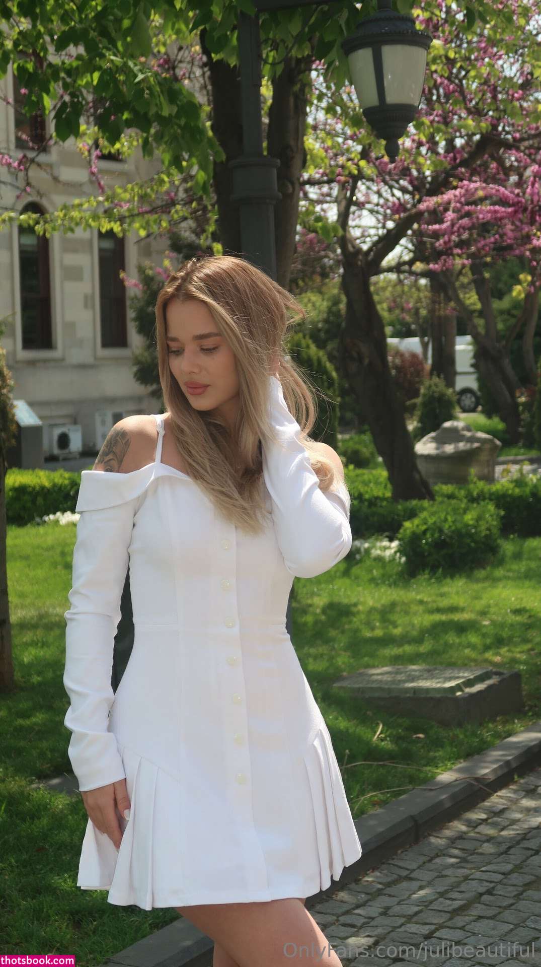 julibeautiful Photo #18