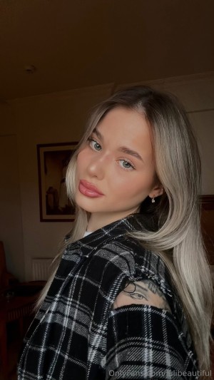 julibeautiful Photo #17