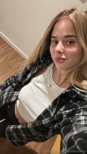 julibeautiful Photo #23