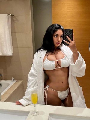 arianasayani Photo #20