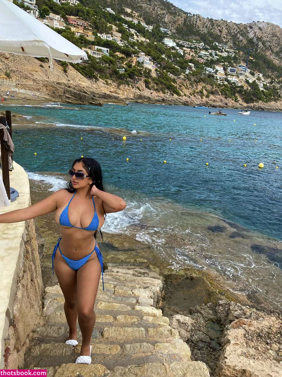 arianasayani Photo #25