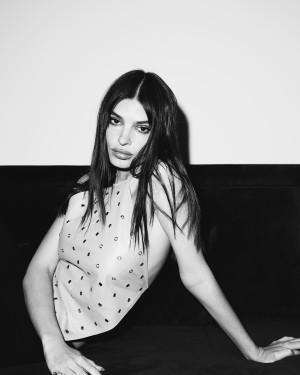 Emily Ratajkowski Photo #359