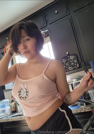 Clawsncuddles Photo #13