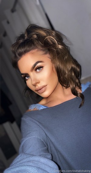 Leahalishaking Photo #7