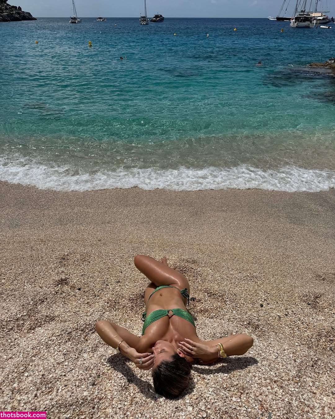 Natasha Oakley Photo #9