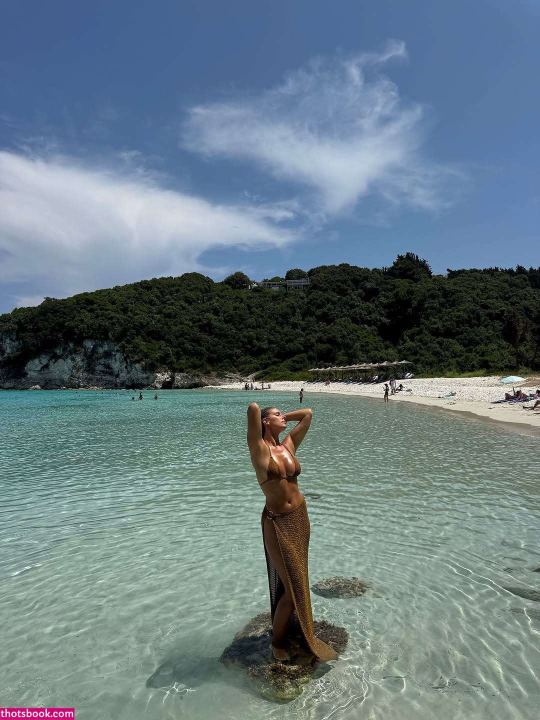 Natasha Oakley Photo #19