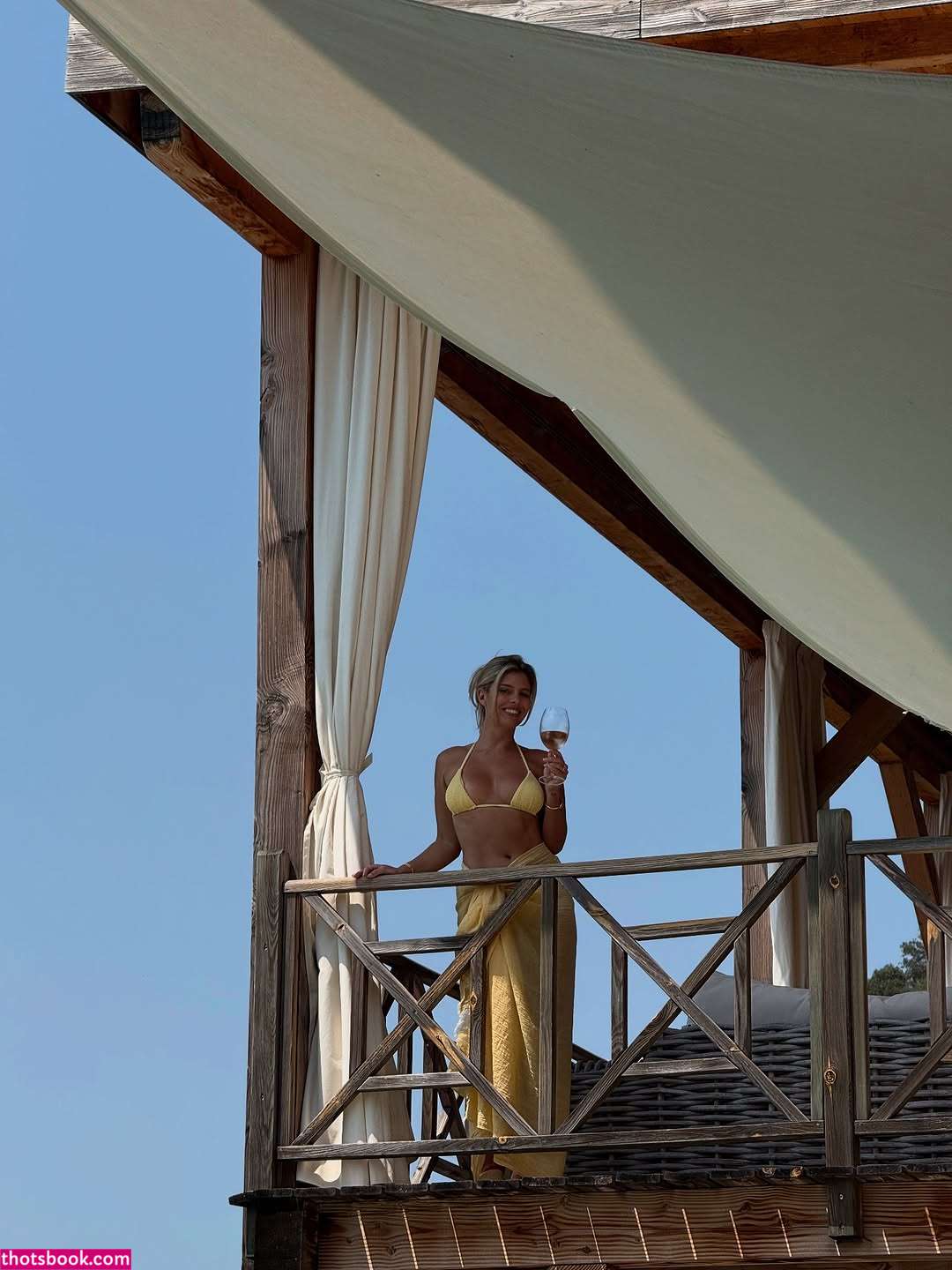 Natasha Oakley Photo #24